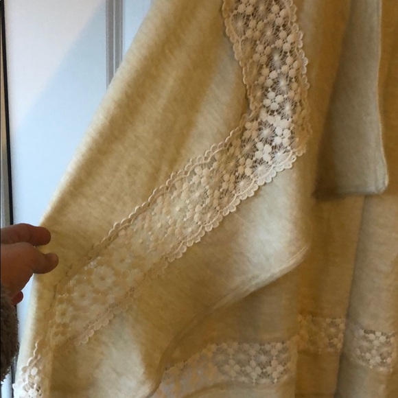 Lace detail sweater - Picture 3 of 3